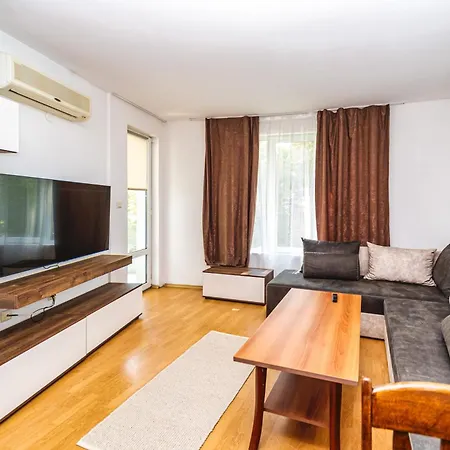 Apartament E 12 Yassen Hv *