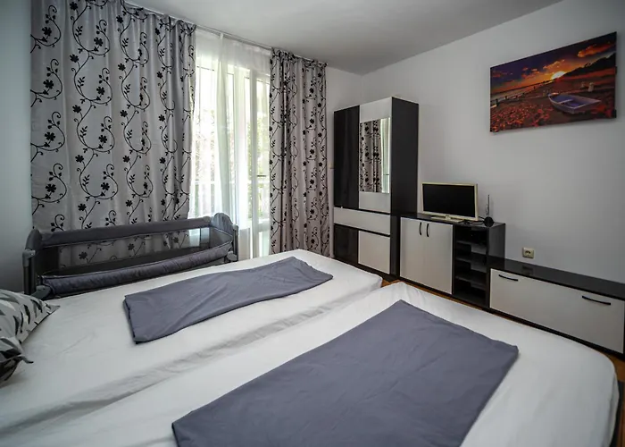 E 12 Yassen Hv Apartament